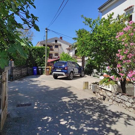 Apartments Kamelija Малинска Экстерьер фото
