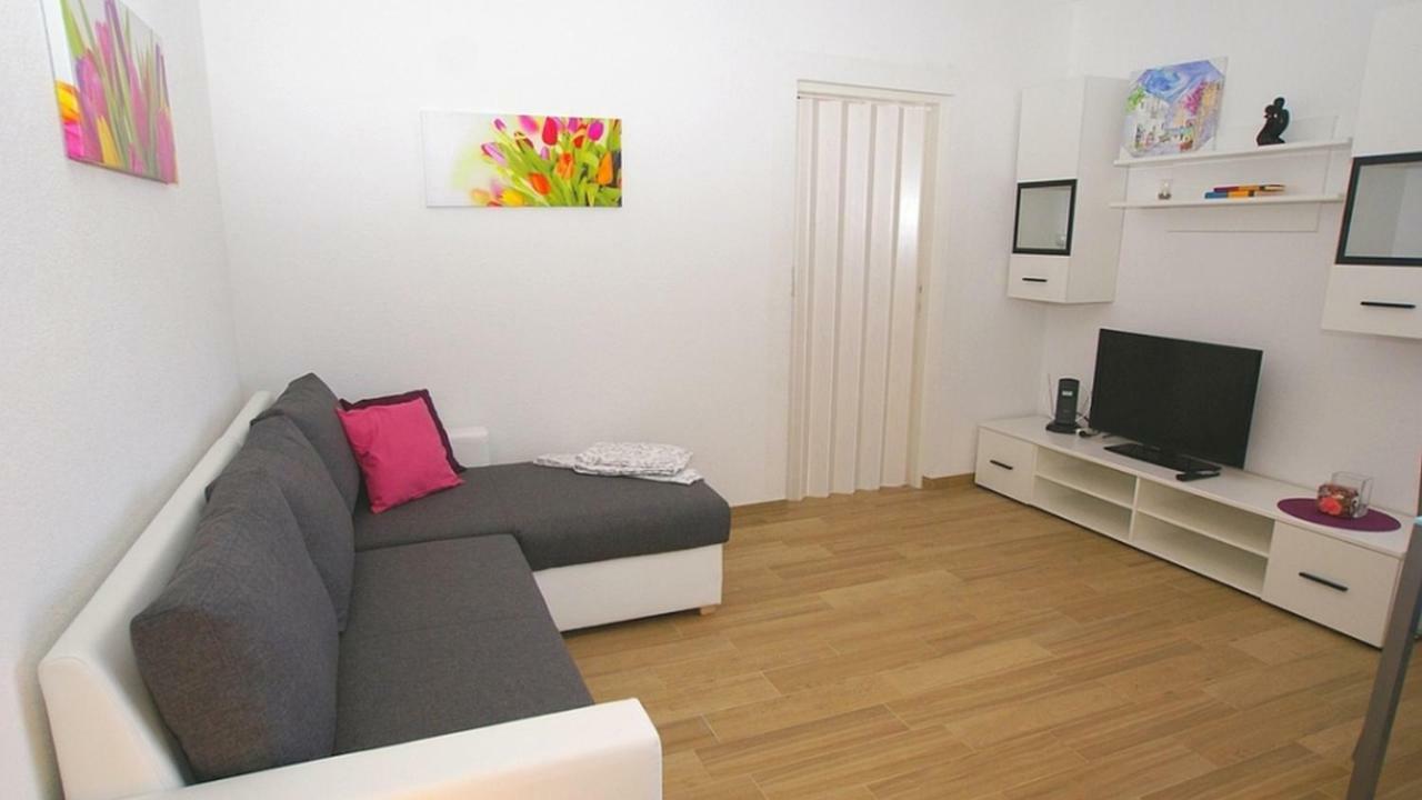 Apartments Kamelija Малинска Экстерьер фото