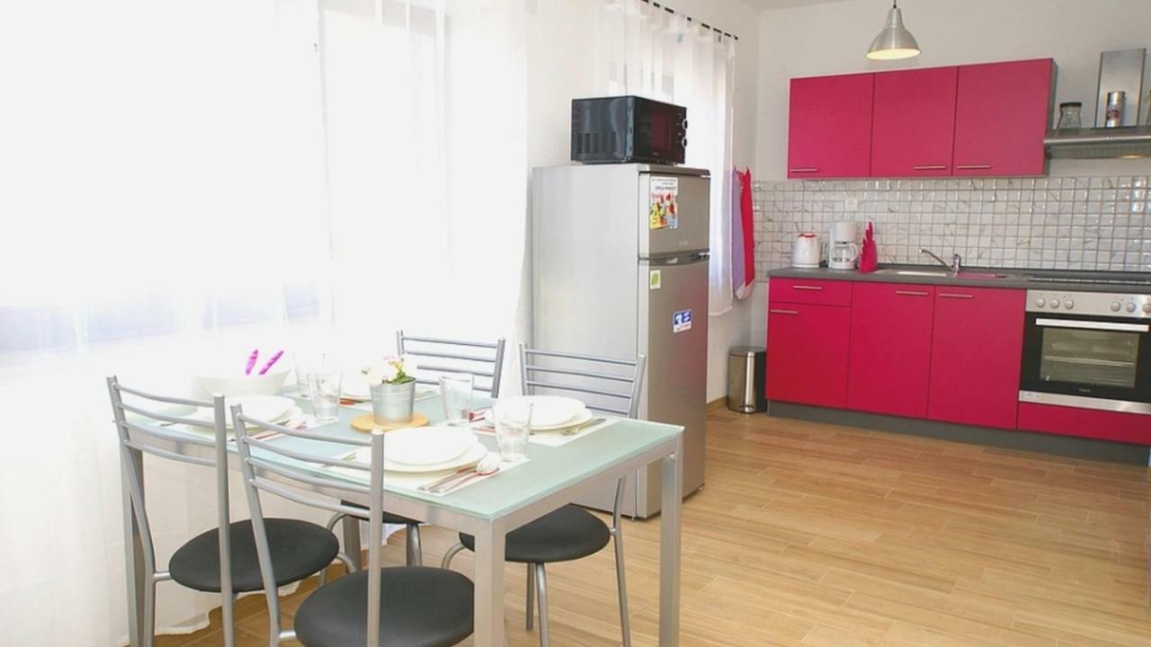 Apartments Kamelija Малинска Экстерьер фото