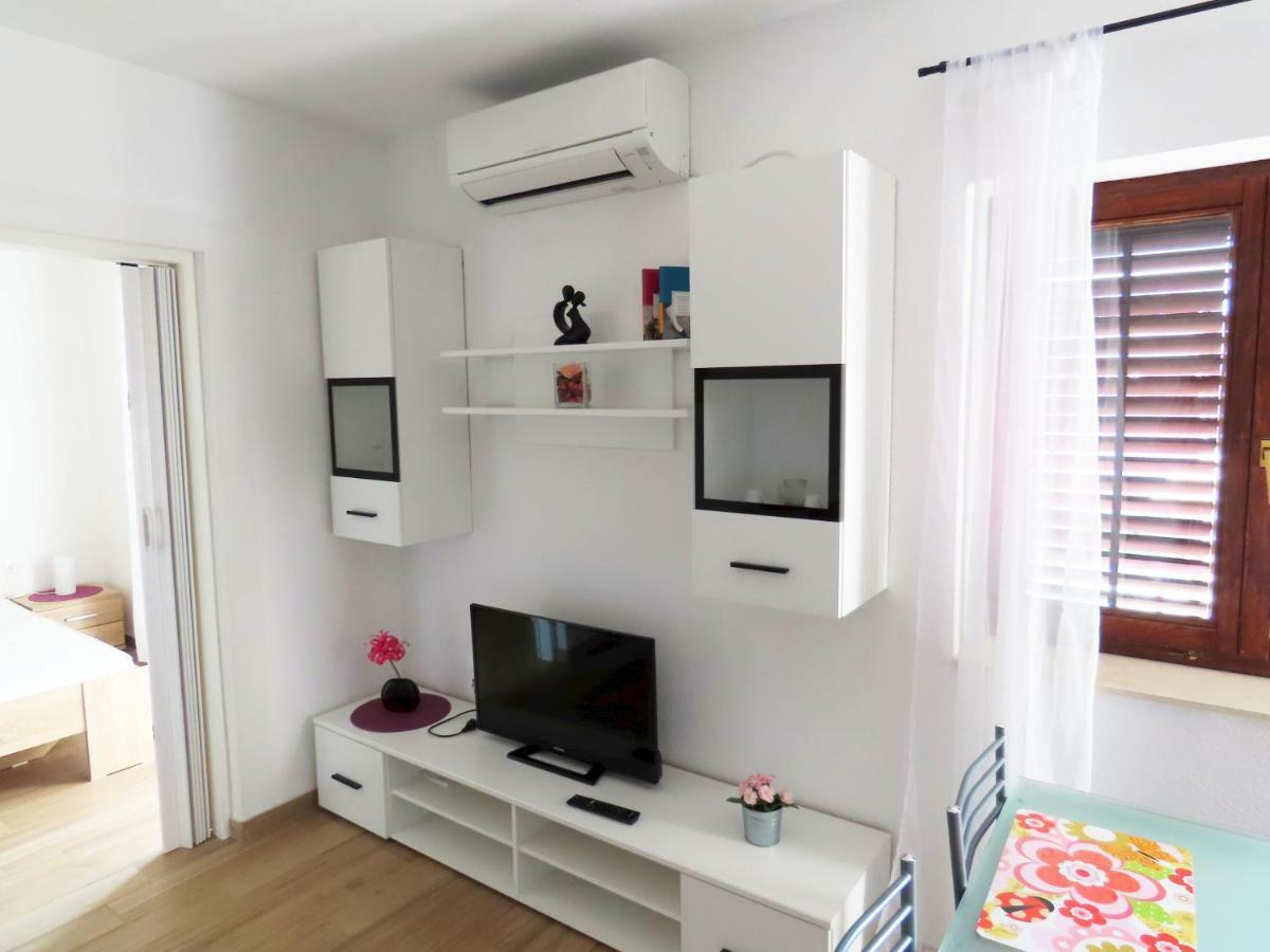 Apartments Kamelija Малинска Экстерьер фото